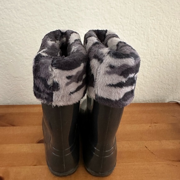 Carter's Toddler Rollover Faux Fur Cuff Rain Boot - Picture 4 of 6